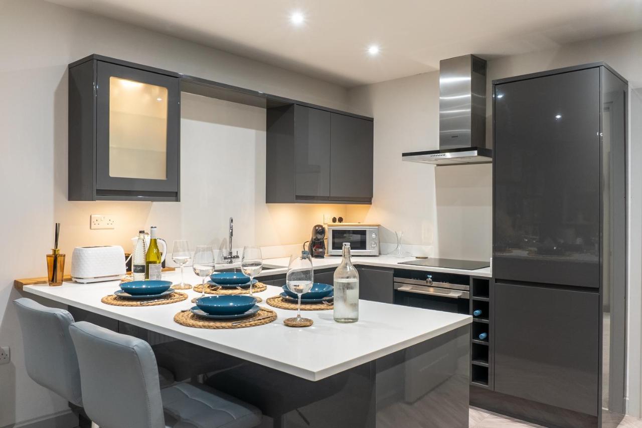 Spring Mount Huge Luxury Full Apartment- Harrogate Centre-Two Extremely Comfy Kingsize Bedrooms-Fully Equipped Modern Kitchen-Cosy Living Room With Huge Tv Экстерьер фото