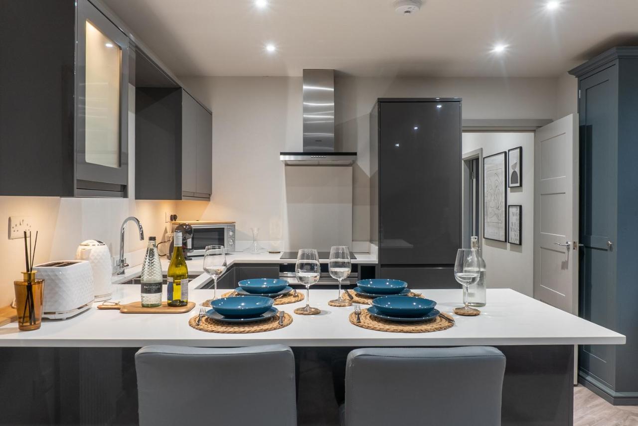 Spring Mount Huge Luxury Full Apartment- Harrogate Centre-Two Extremely Comfy Kingsize Bedrooms-Fully Equipped Modern Kitchen-Cosy Living Room With Huge Tv Экстерьер фото